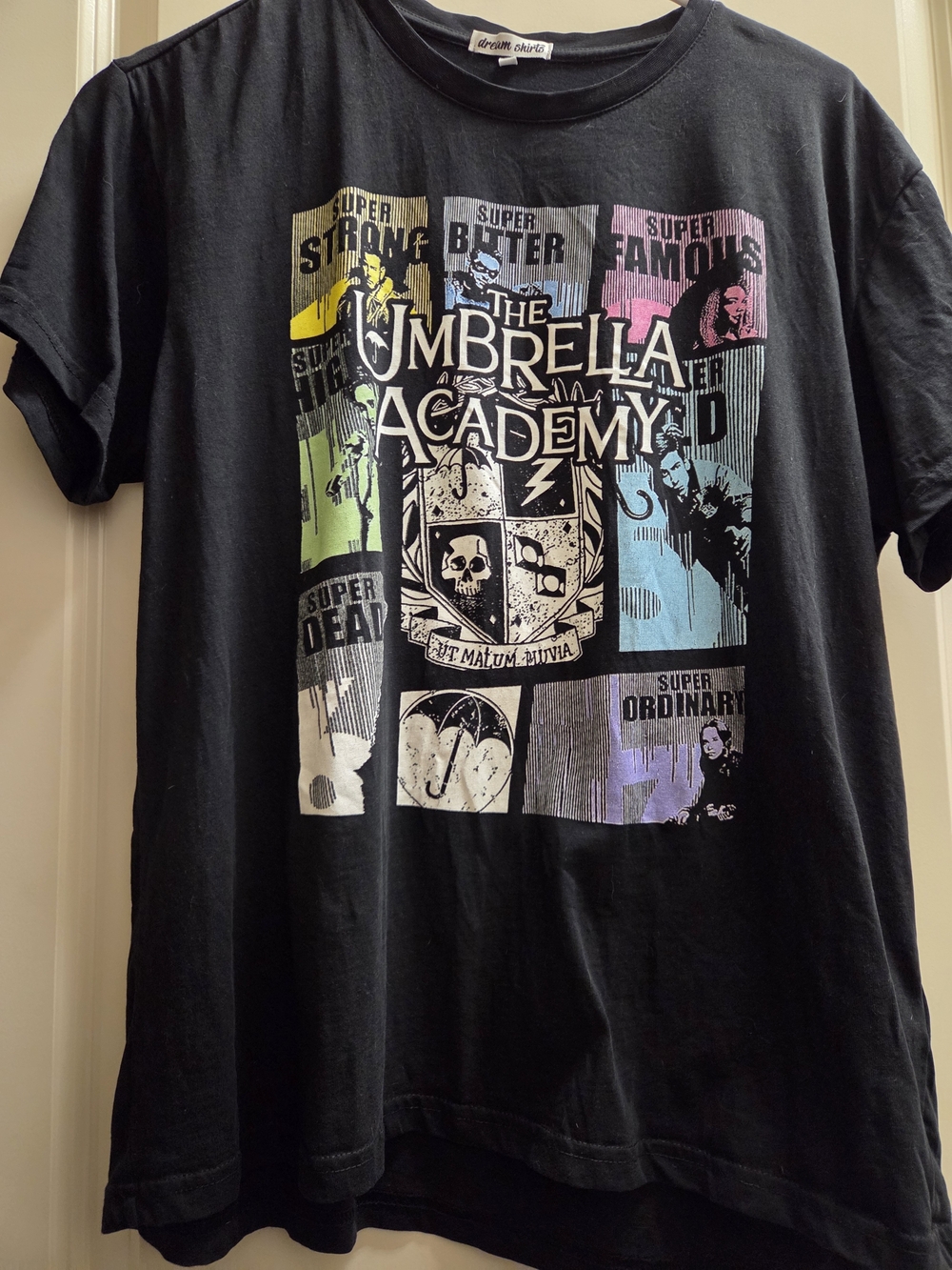 🍍Umbrella Academy T-Shirt